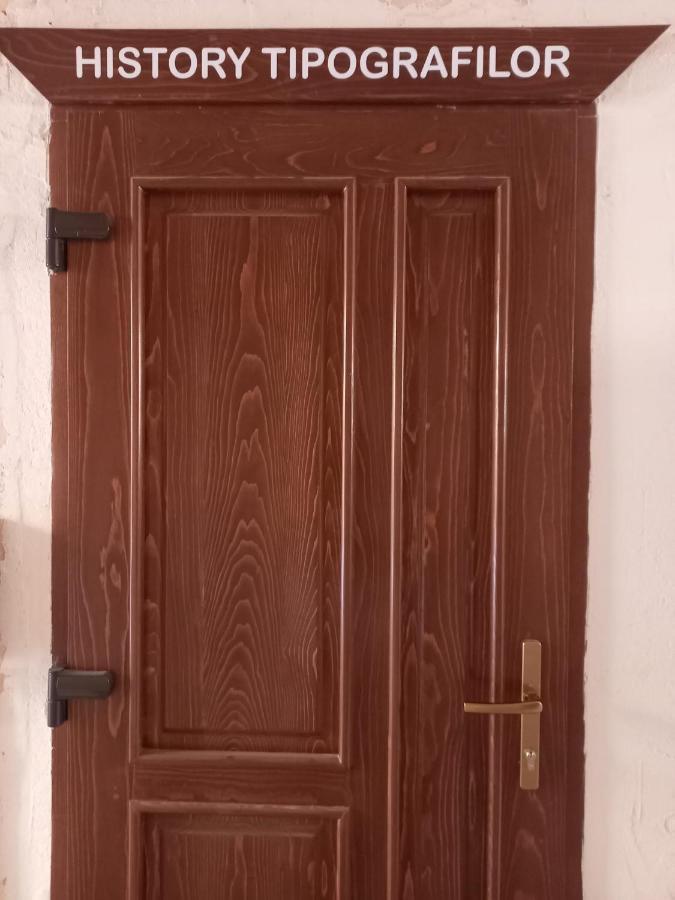 History Apartments Cetatii Сибиу Экстерьер фото