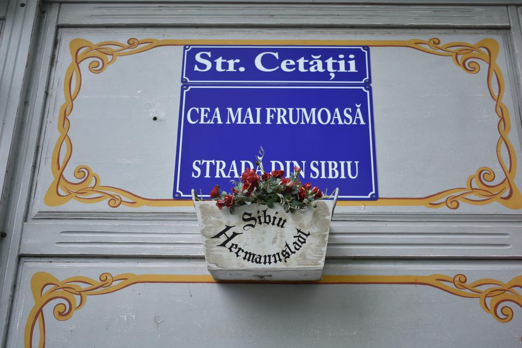 History Apartments Cetatii Сибиу Экстерьер фото