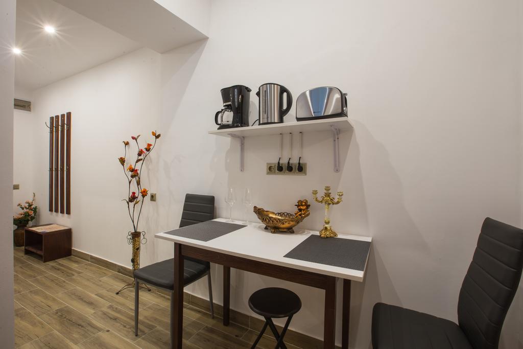 History Apartments Cetatii Сибиу Экстерьер фото