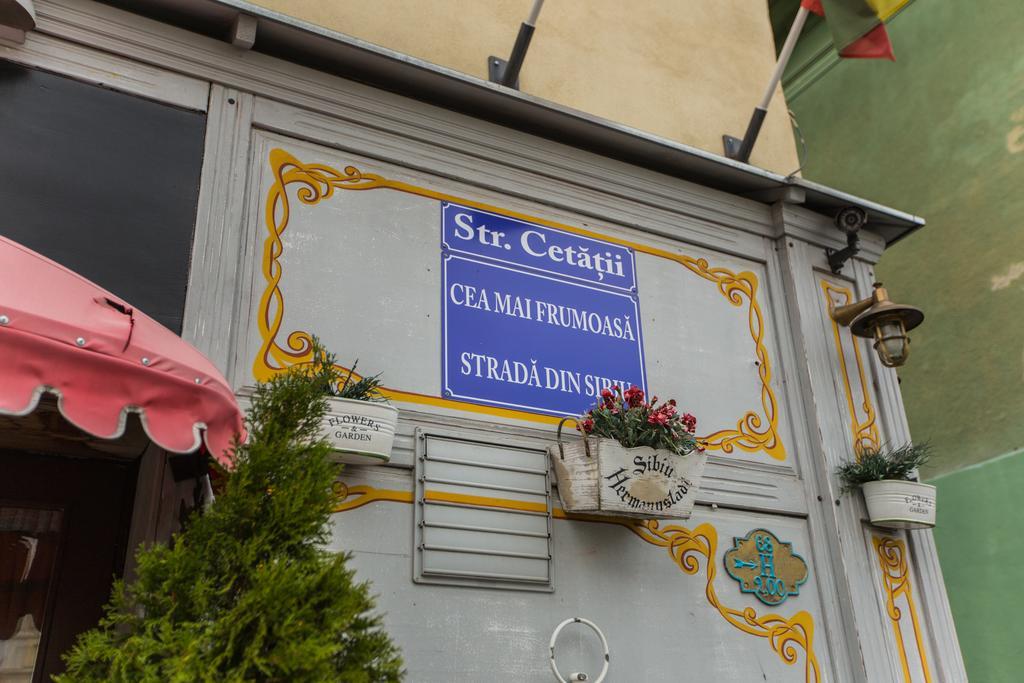 History Apartments Cetatii Сибиу Экстерьер фото