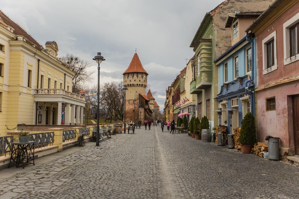 History Apartments Cetatii Сибиу Экстерьер фото